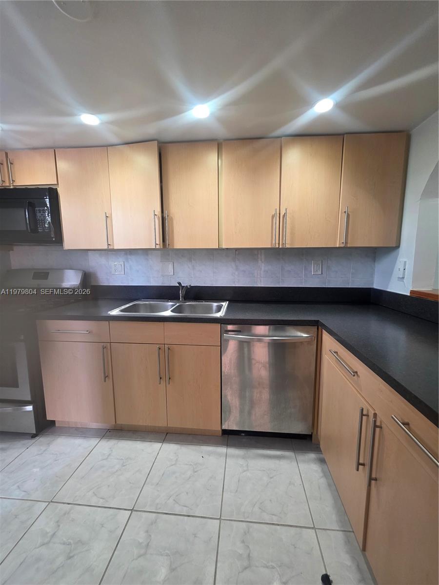 8101 Southwest 73rd Avenue, Unit 17 Miami, FL 33143 - Photo 54 of 66