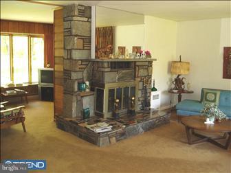 824 Crestview Drive Springfield, PA 19064 - Photo 4 of 6 Gallery Image 4
