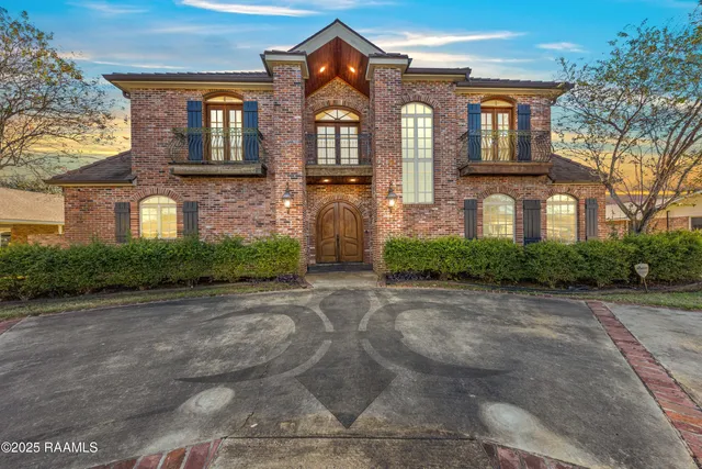 $495,000 | 113 West Hoyt Avenue, Crowley, LA 70526