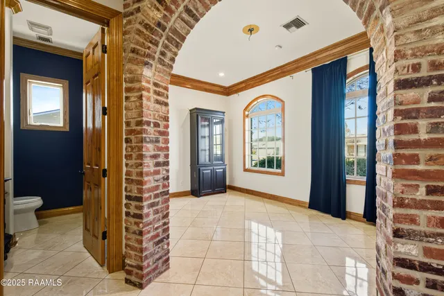 $495,000 | 113 West Hoyt Avenue, Crowley, LA 70526