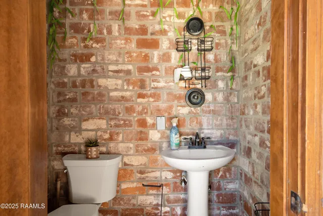 $495,000 | 113 West Hoyt Avenue, Crowley, LA 70526