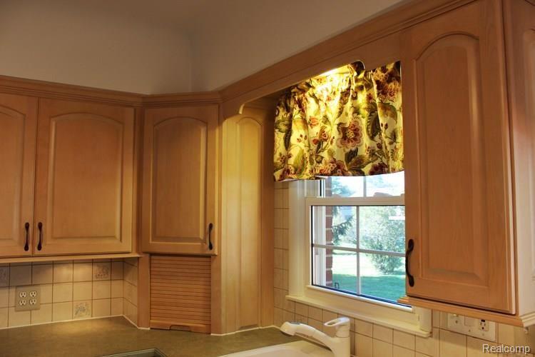 35895 Garfield Road Clinton Township, MI 48035 - Photo 6 of 22 kitchen2 - Copy.jpg