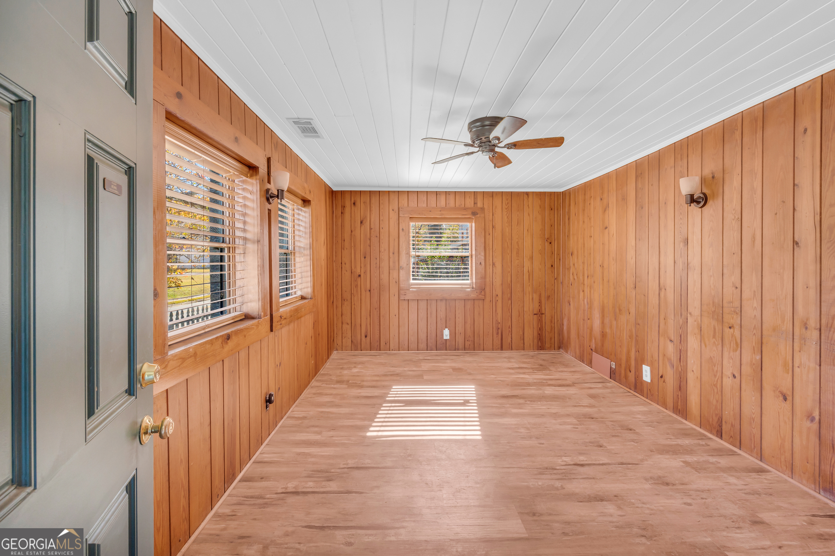 288 South Broad Street Toccoa, GA 30577 - Photo 7 of 23 a view of an entryway with wooden floor and door