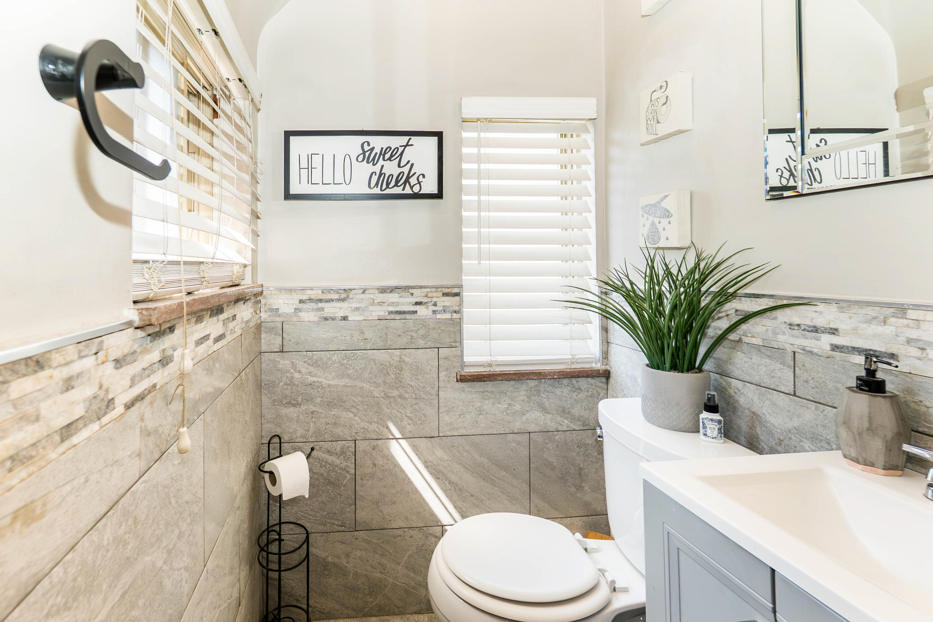 14844 Inkster Road Redford, MI 48239 - Photo 9 of 44 20260408_dsc06065