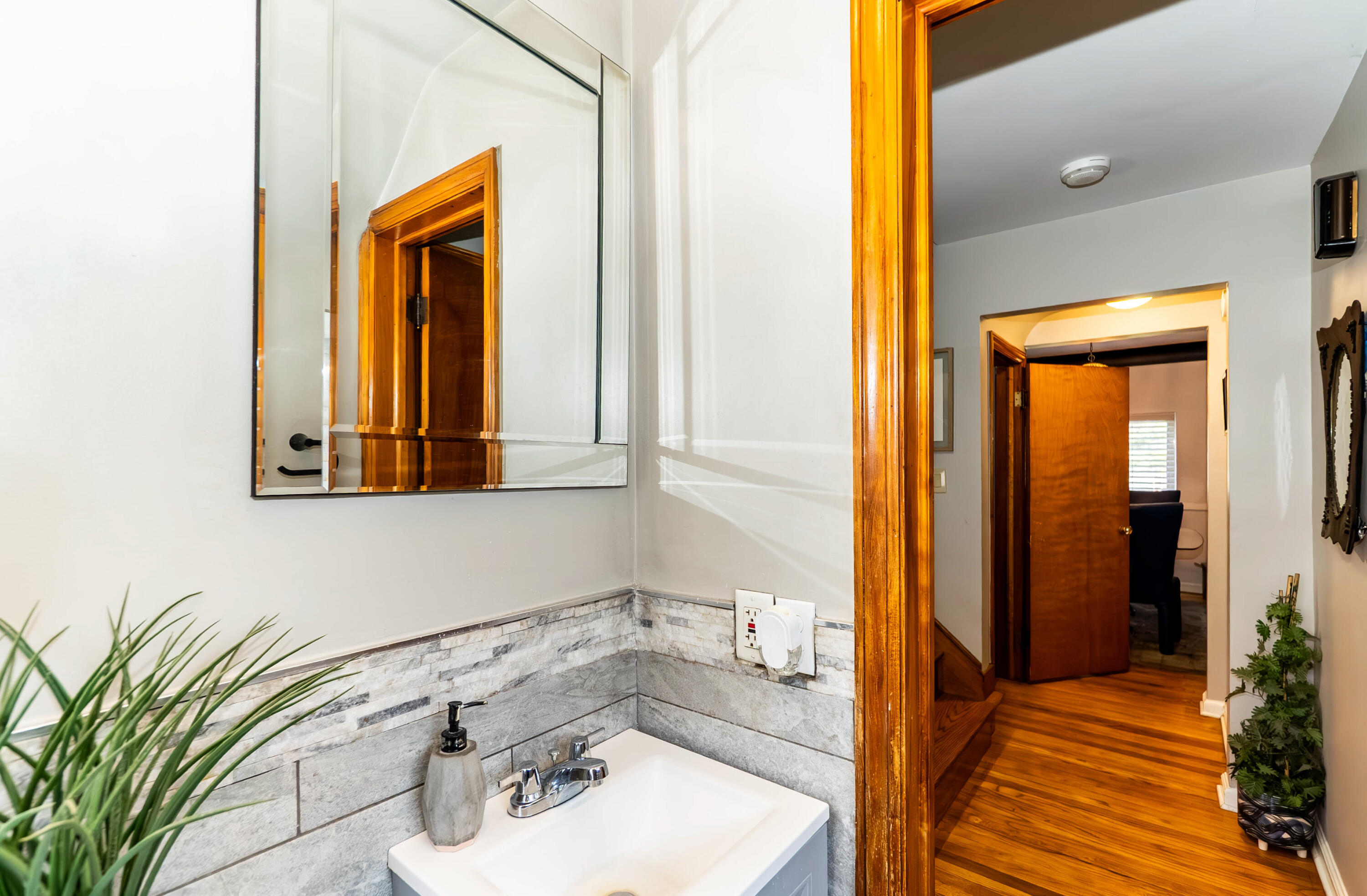 14844 Inkster Road Redford, MI 48239 - Photo 10 of 44 20260408_dsc06069