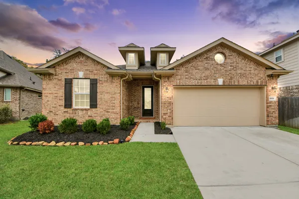 $2,200 | 6618 Beacon View Drive, Baytown, TX 77521