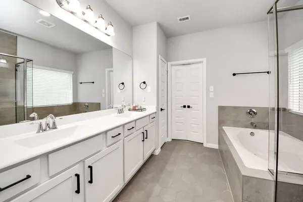 $2,200 | 6618 Beacon View Drive, Baytown, TX 77521