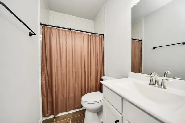 $2,200 | 6618 Beacon View Drive, Baytown, TX 77521