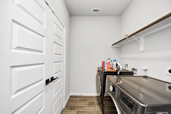 $2,200 | 6618 Beacon View Drive, Baytown, TX 77521