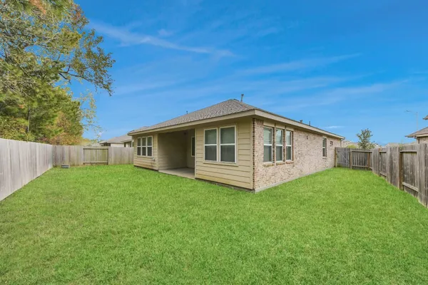 $2,200 | 6618 Beacon View Drive, Baytown, TX 77521