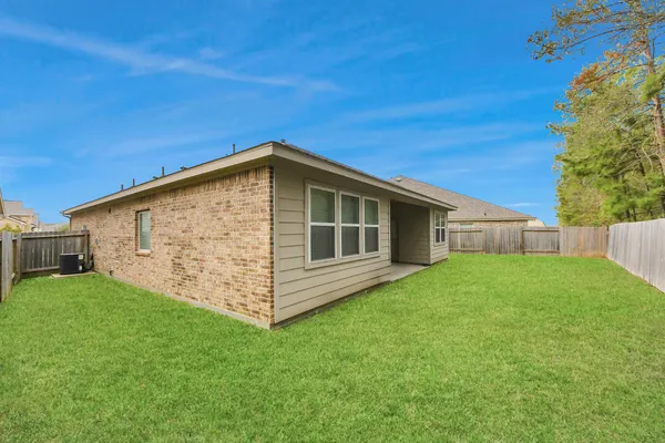 $2,200 | 6618 Beacon View Drive, Baytown, TX 77521