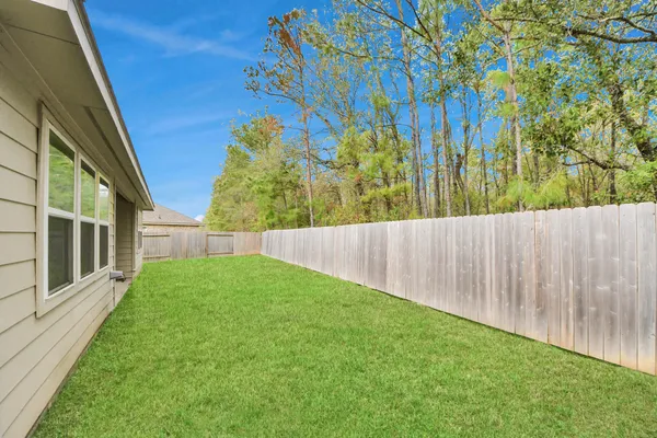 $2,200 | 6618 Beacon View Drive, Baytown, TX 77521