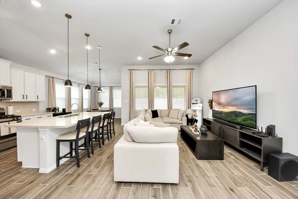 $2,200 | 6618 Beacon View Drive, Baytown, TX 77521