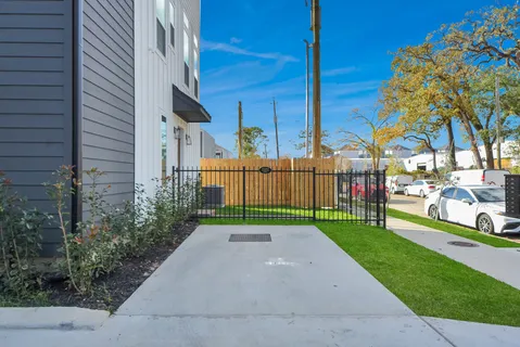 $580,000 | 929 Fisher Street, Unit F, Houston, TX 77018