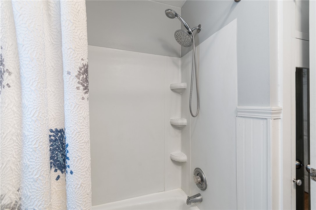 544 Glenview Court Webster, NY 14580 - Photo 17 of 31 The FULL BATH on the first floor