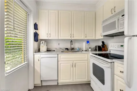 $440,000 | 207 8th Avenue South, Unit 207A, Naples, FL 34102