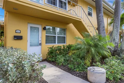 $399,900 | 207 8th Avenue South, Unit 207A, Naples, FL 34102
