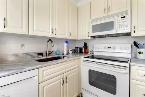$399,900 | 207 8th Avenue South, Unit 207A, Naples, FL 34102