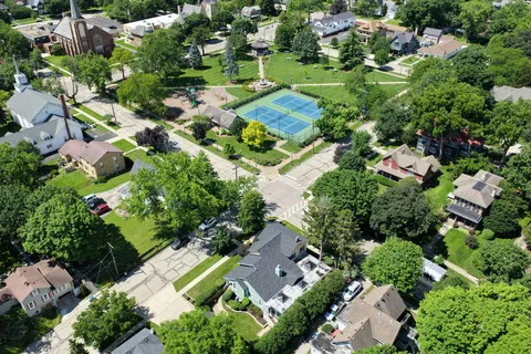 $525,000 | 318 Washington Street, Dundee, IL 60118