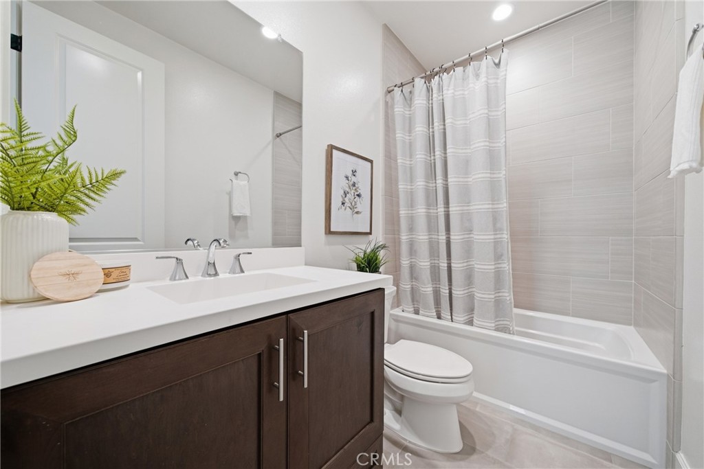 84 Rockinghorse Irvine, CA 92602 - Photo 29 of 41 Secondary Bathroom 1