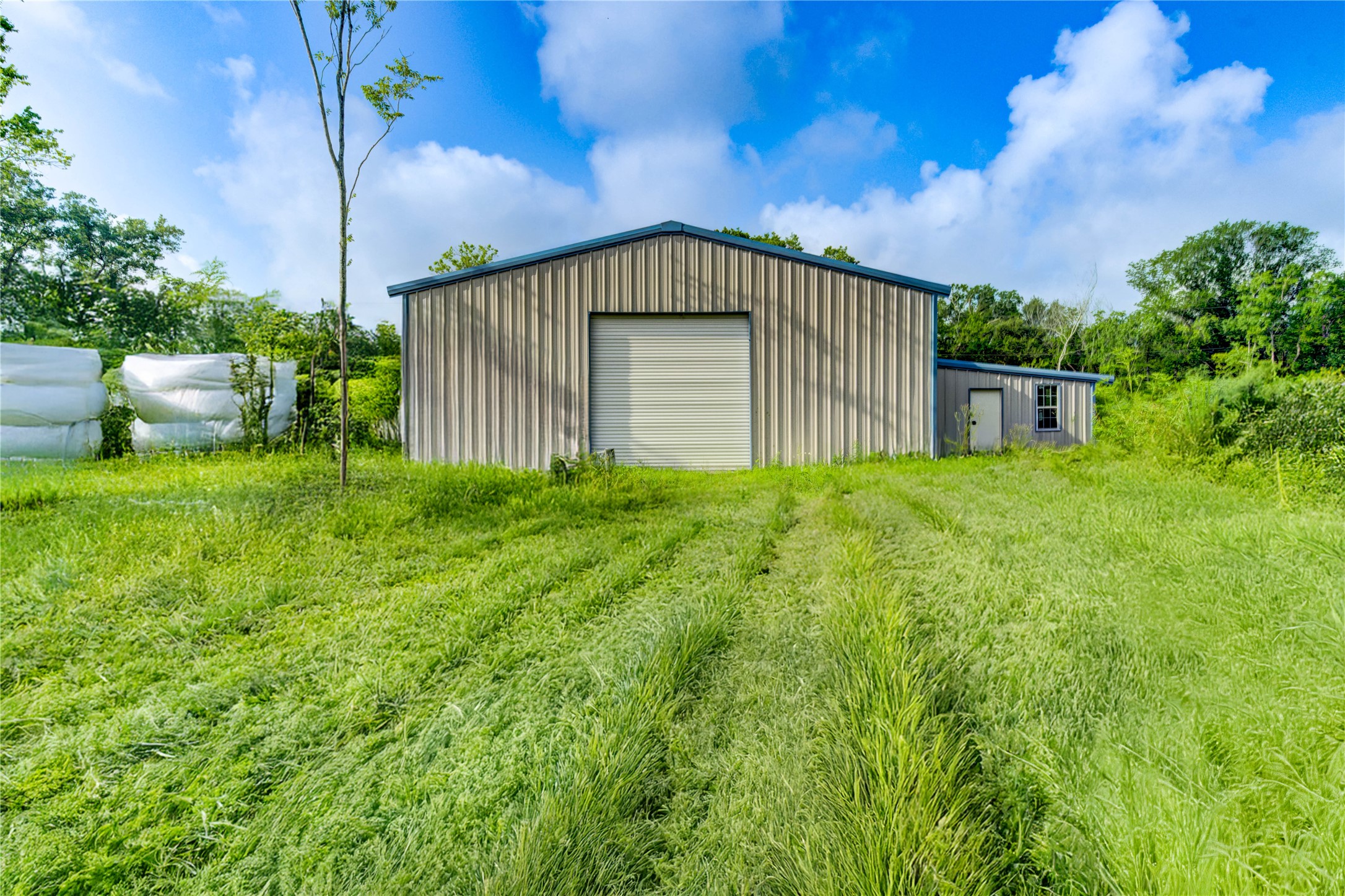 a view of a back yard of the house