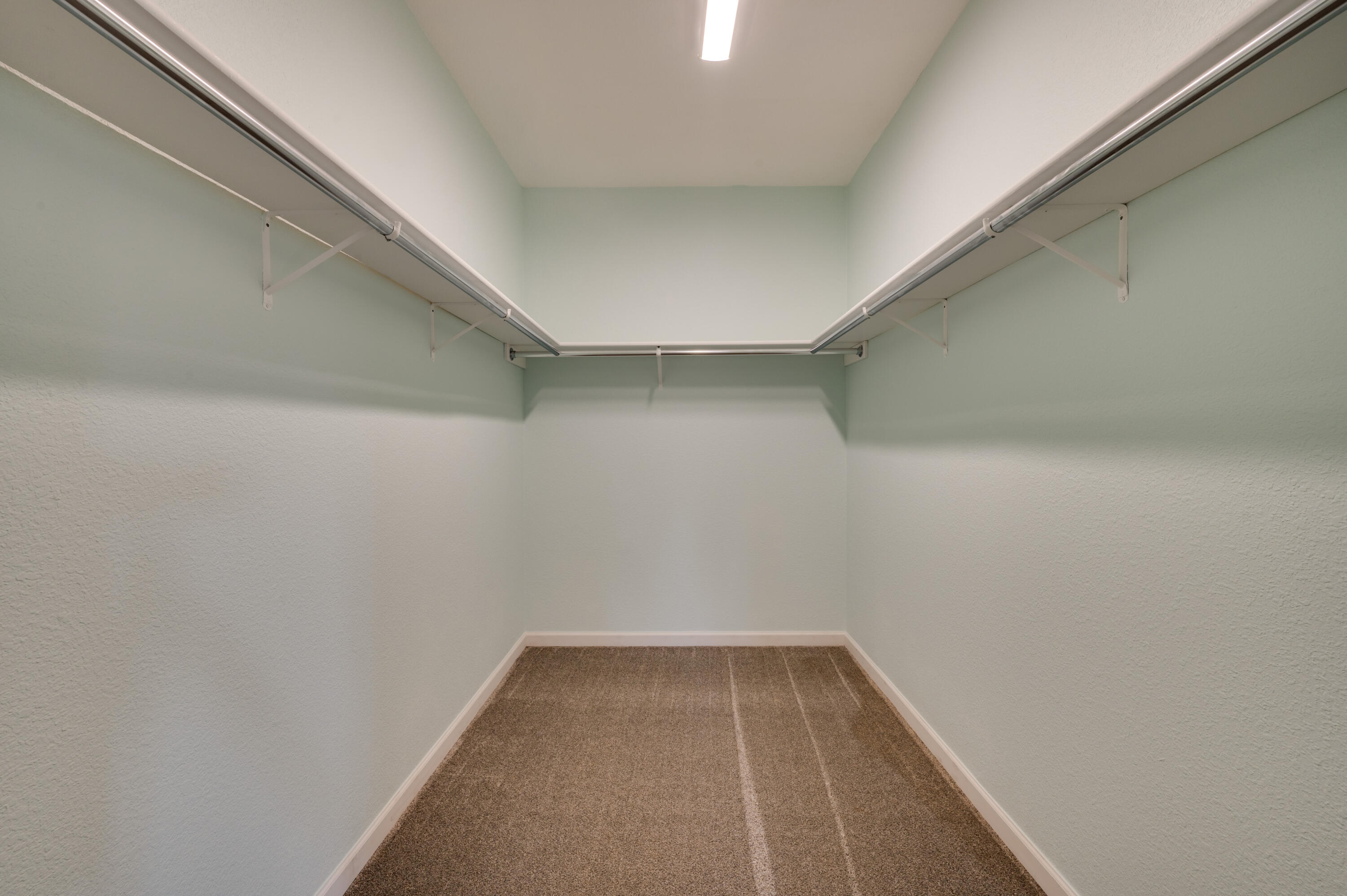 14420 Southwest Quail Road Terrebonne, OR 97760 - Photo 17 of 30 Master walk in closet