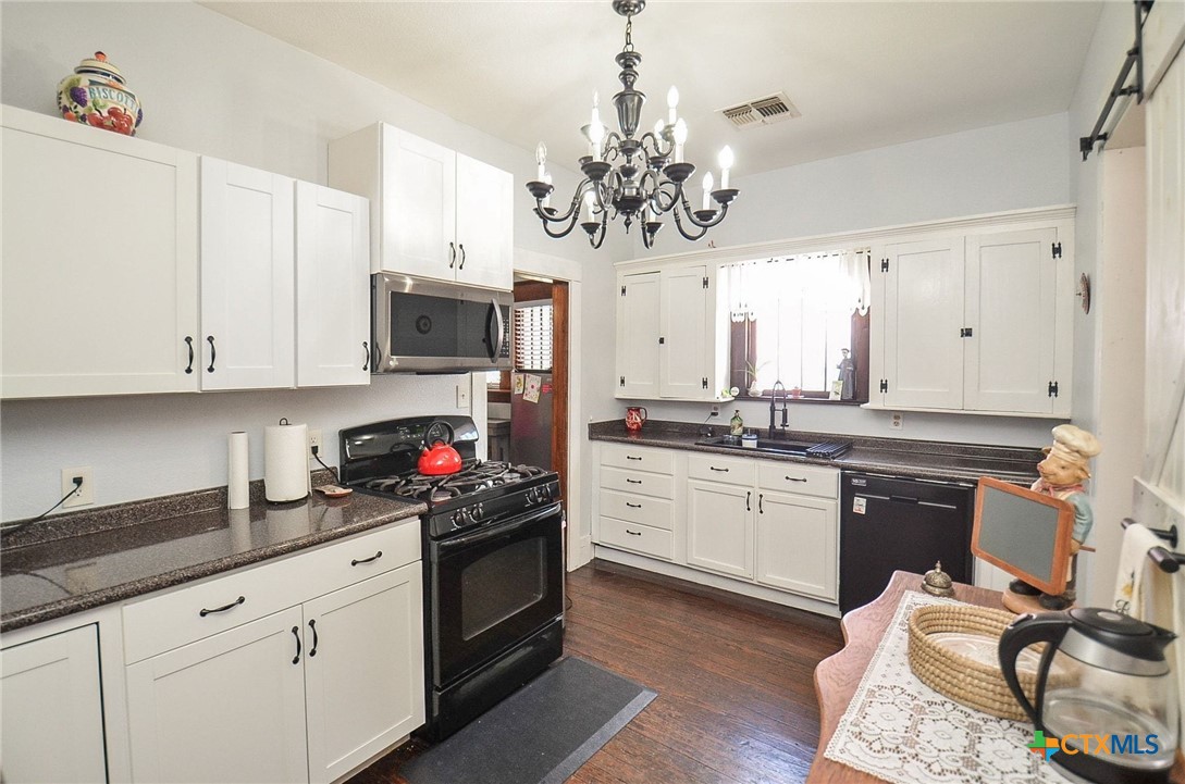 205 Main Street Palacios, TX 77465 - Photo 11 of 36