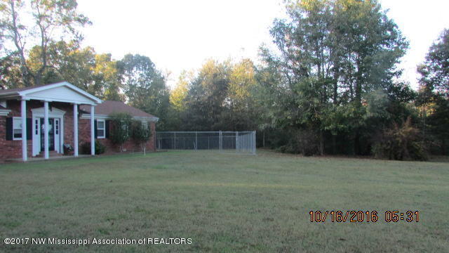 3930 South Red Banks Road Byhalia, MS 38611 - Photo 3 of 18 IMG_8215