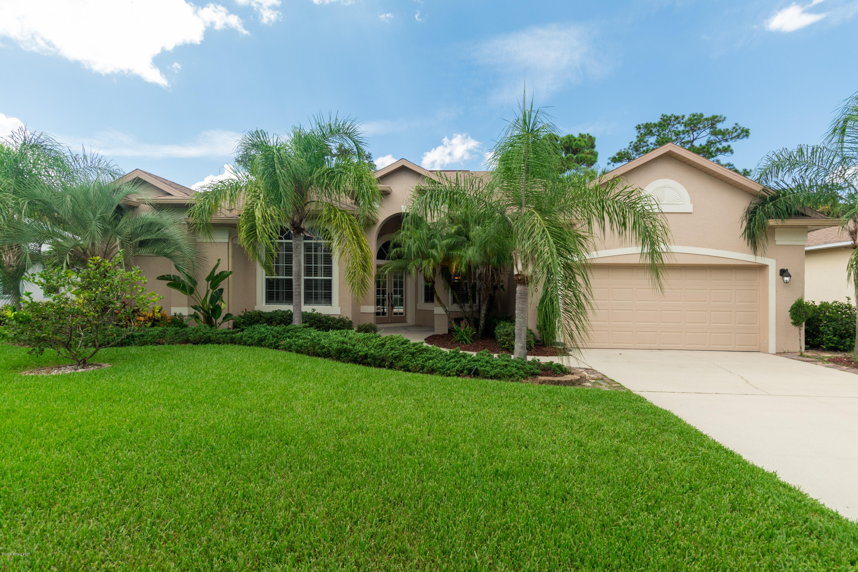 8020 Kingswood Way Melbourne, FL 32940 - Photo 2 of 24 Front
