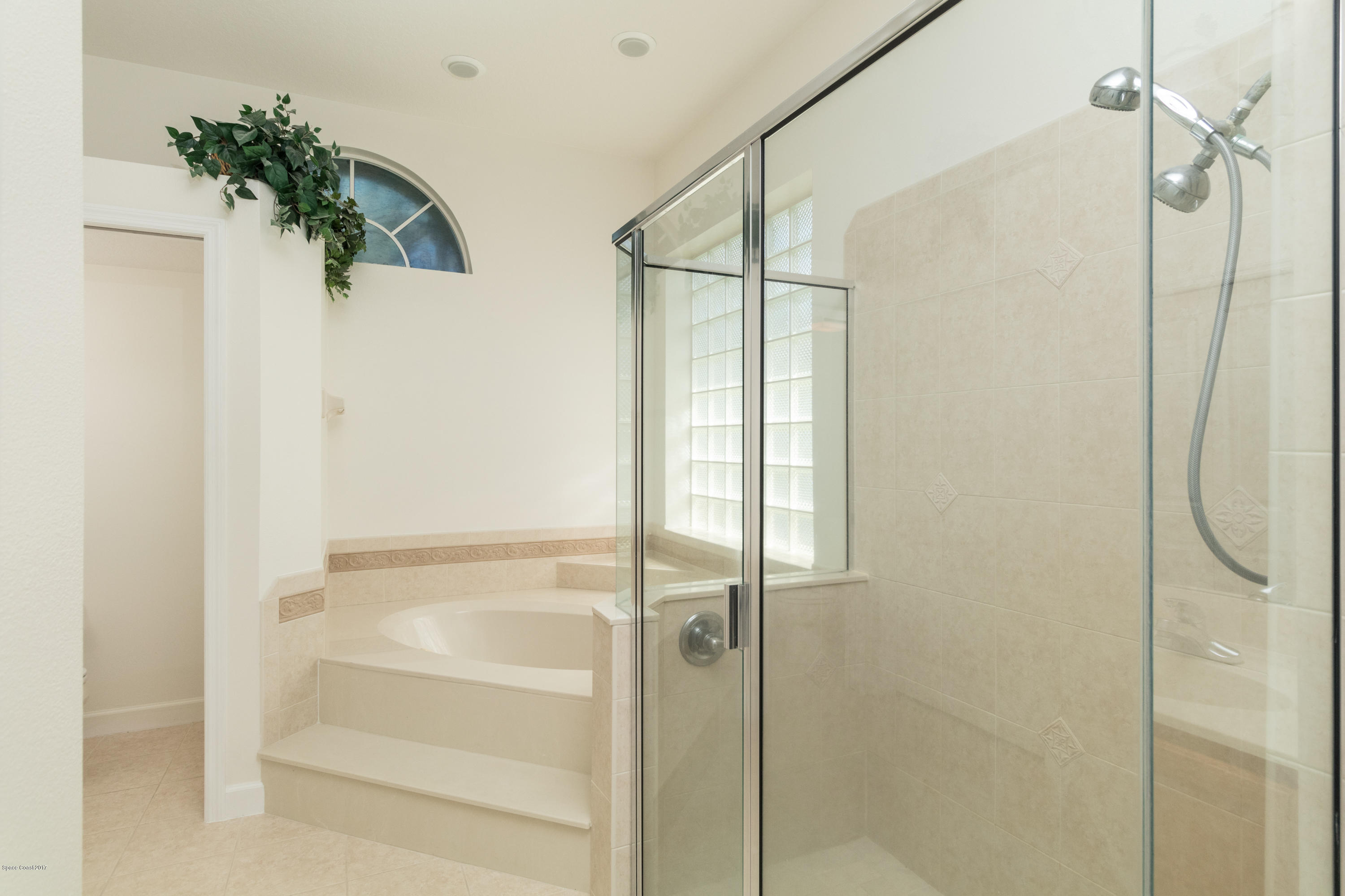 8020 Kingswood Way Melbourne, FL 32940 - Photo 15 of 24 Jetted Tub
