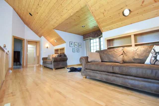 $875,000 | 7460 Jordan Buck Trail, Danbury, WI 54830