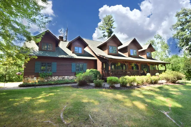 $875,000 | 7460 Jordan Buck Trail, Danbury, WI 54830