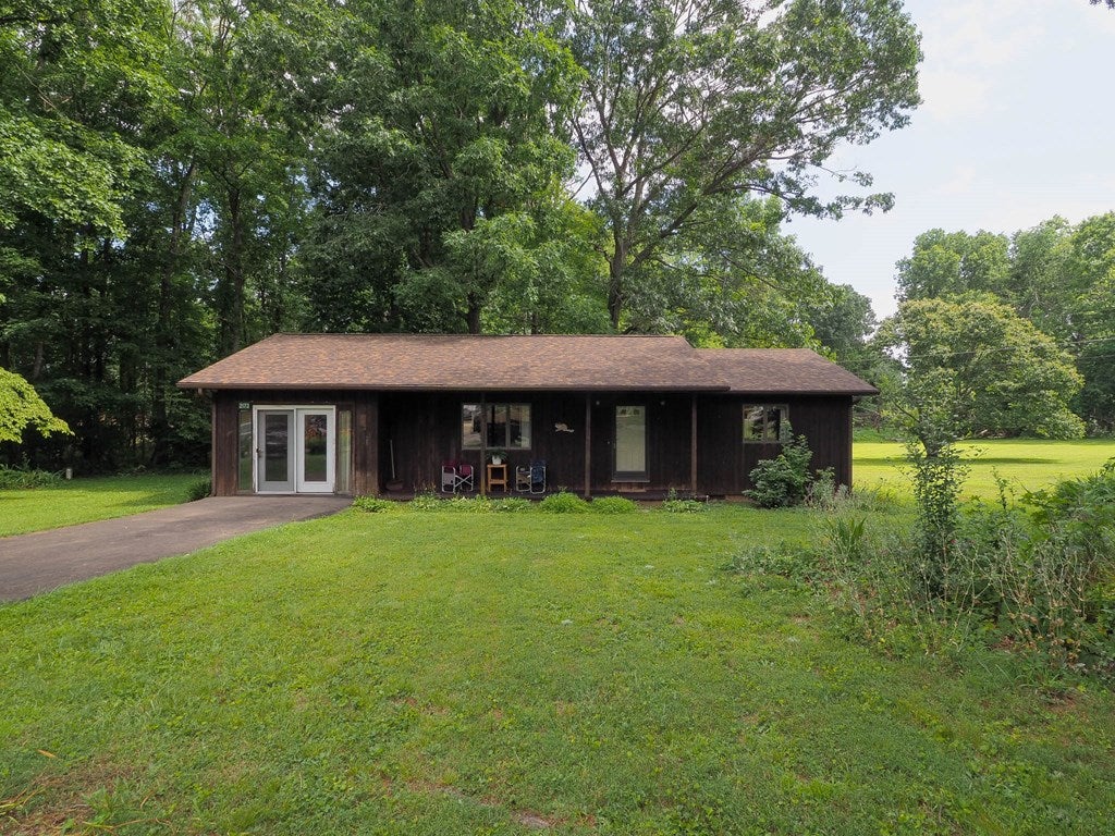 2173 Edmonds Road Galax, VA 24333 - Photo 37 of 37 Gallery Image 37