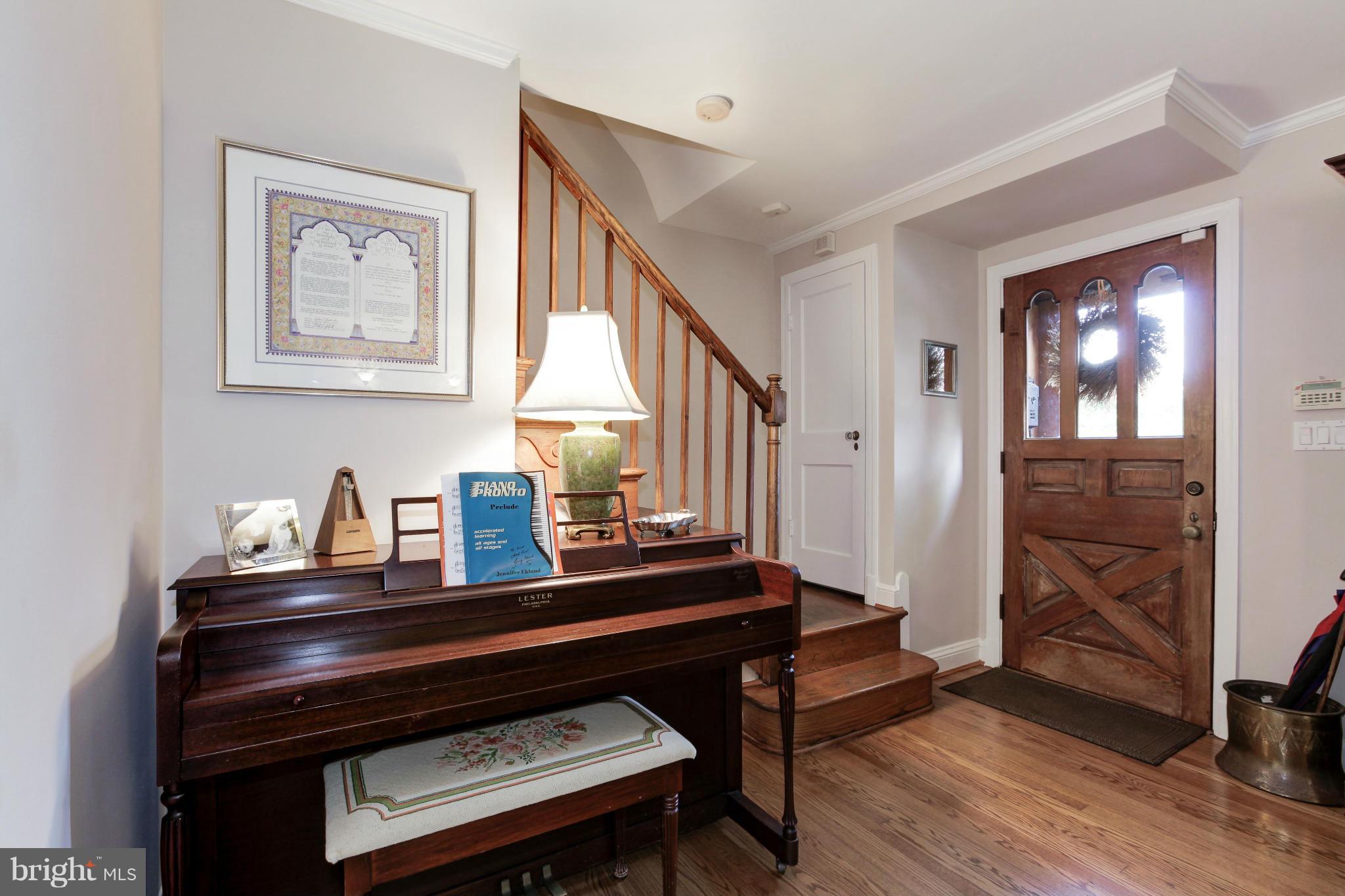 2418 Seminary Road Silver Spring, MD 20910 - Photo 2 of 29 Interior (General)