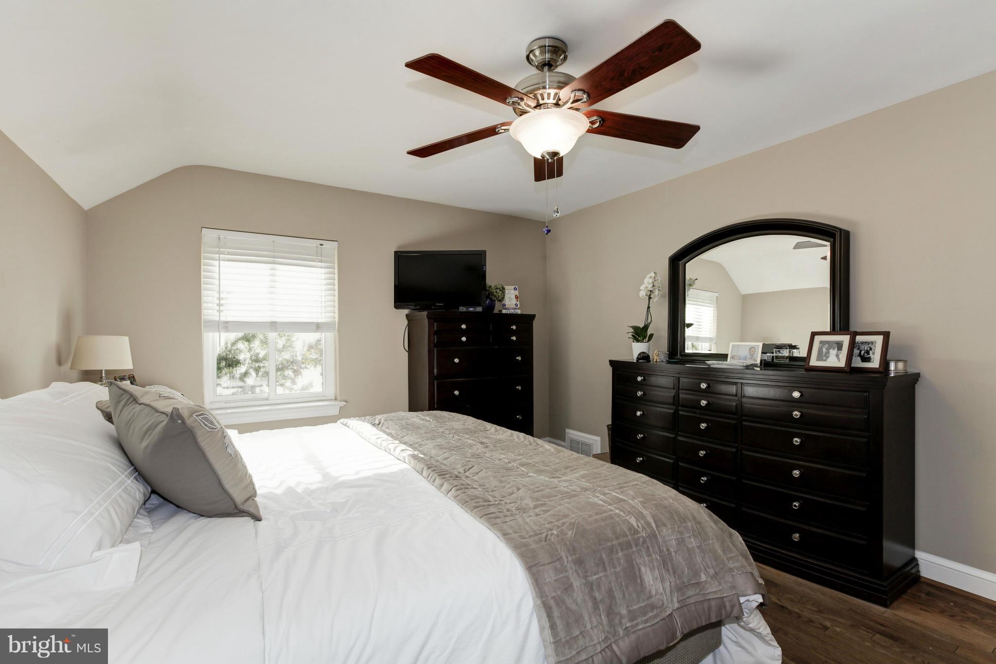 2418 Seminary Road Silver Spring, MD 20910 - Photo 17 of 29 Bedroom (Master)