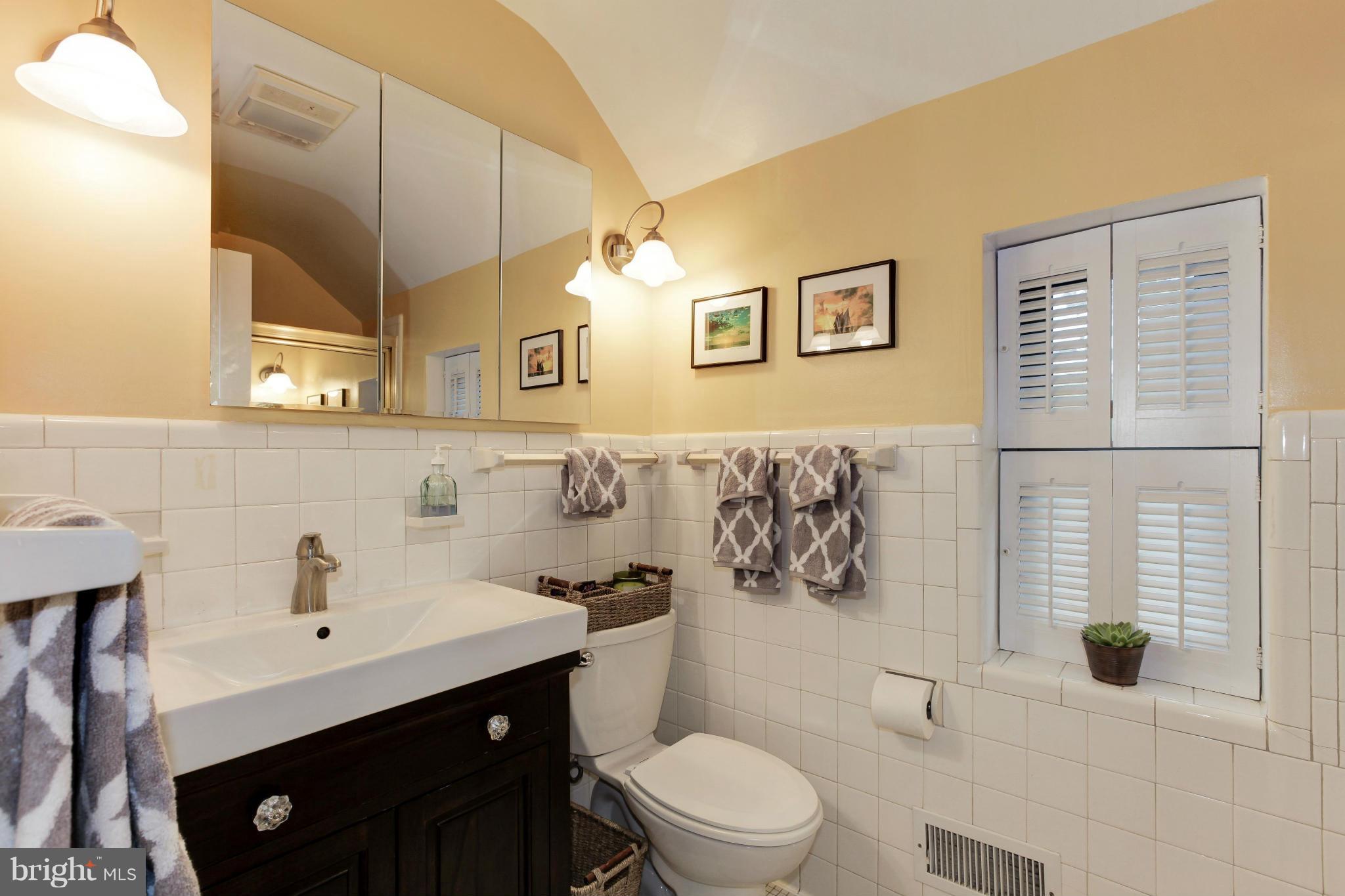 2418 Seminary Road Silver Spring, MD 20910 - Photo 20 of 29 Bath