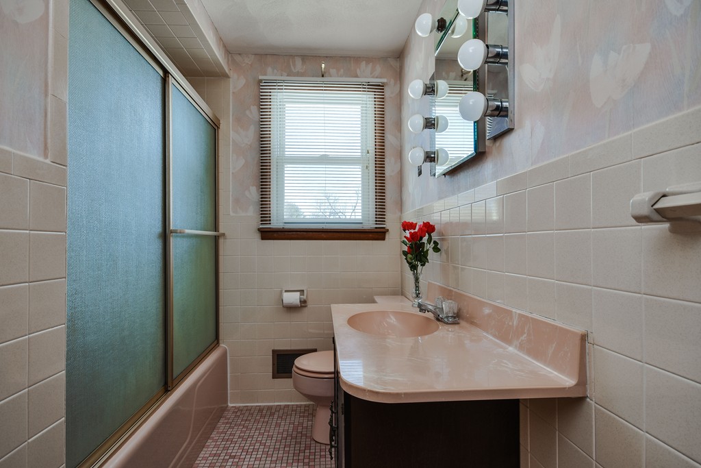 17 Ledgewood Road Framingham, MA 01701 - Photo 14 of 23 Gallery Image 14