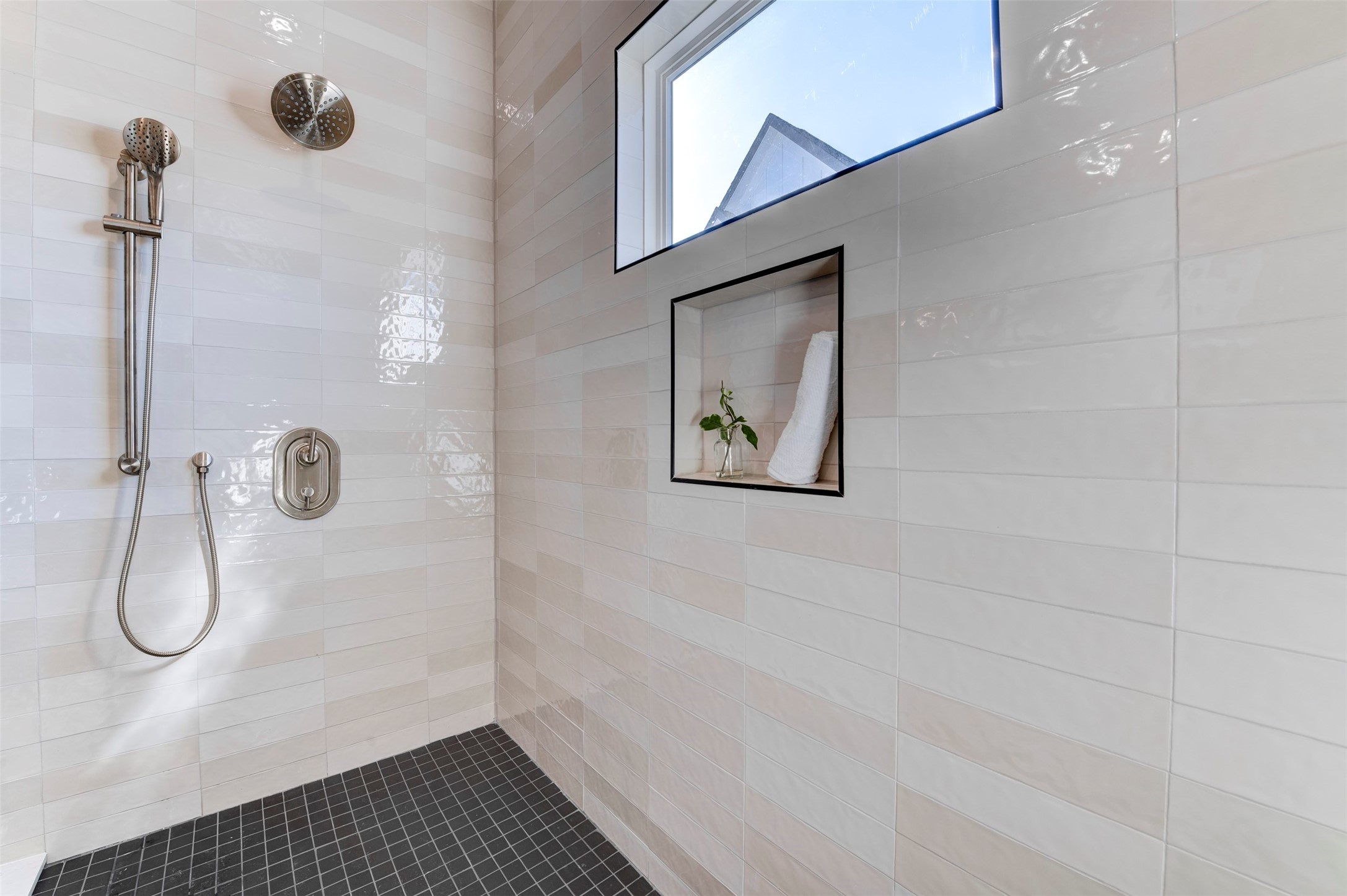 5128 Rosslyn Road Houston, TX 77018 - Photo 30 of 40 a bathroom with a shower