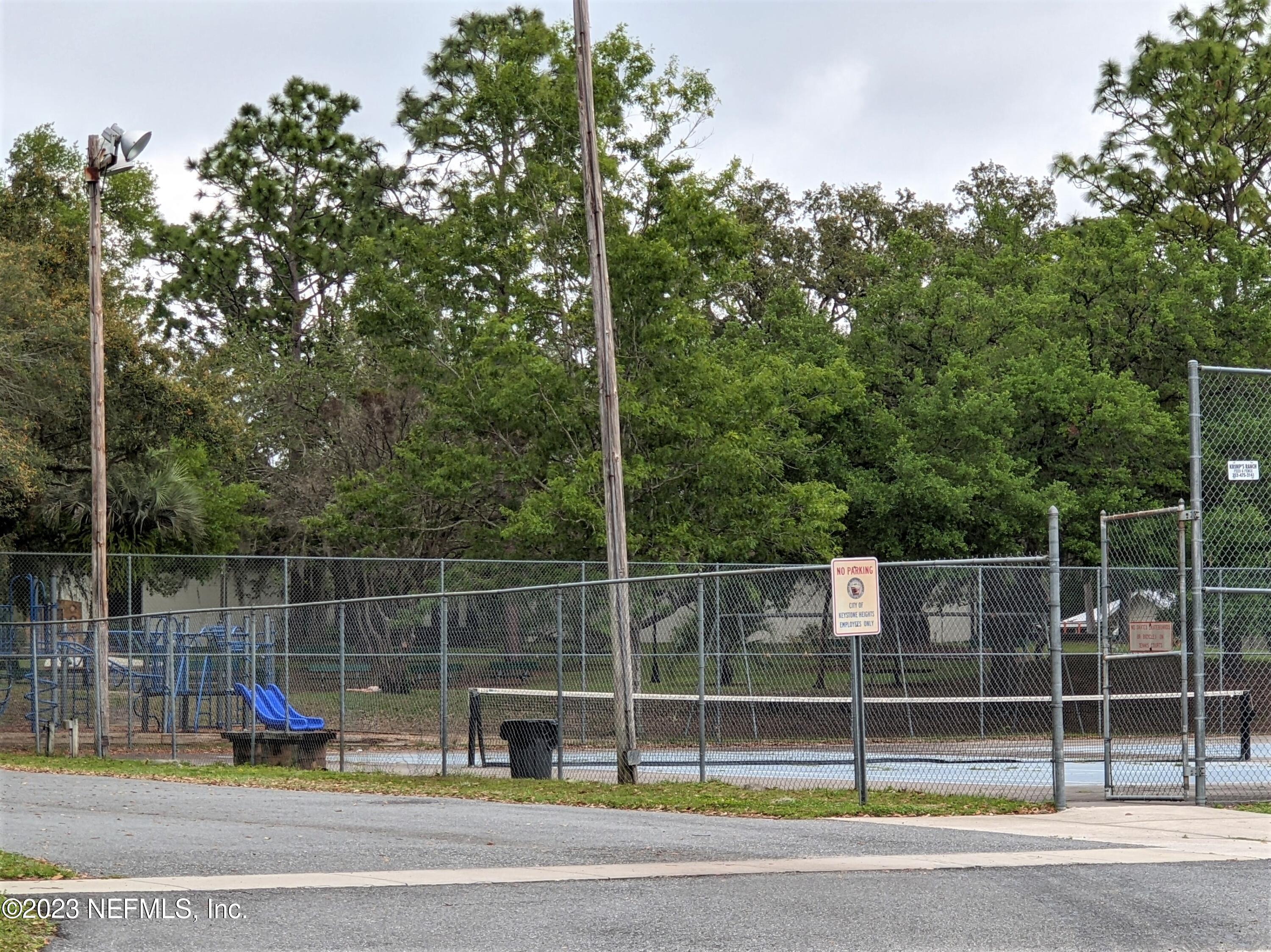 5677 Caribbean Circle Keystone Heights, FL 32656 - Photo 9 of 11 Keystone Tennis courts
