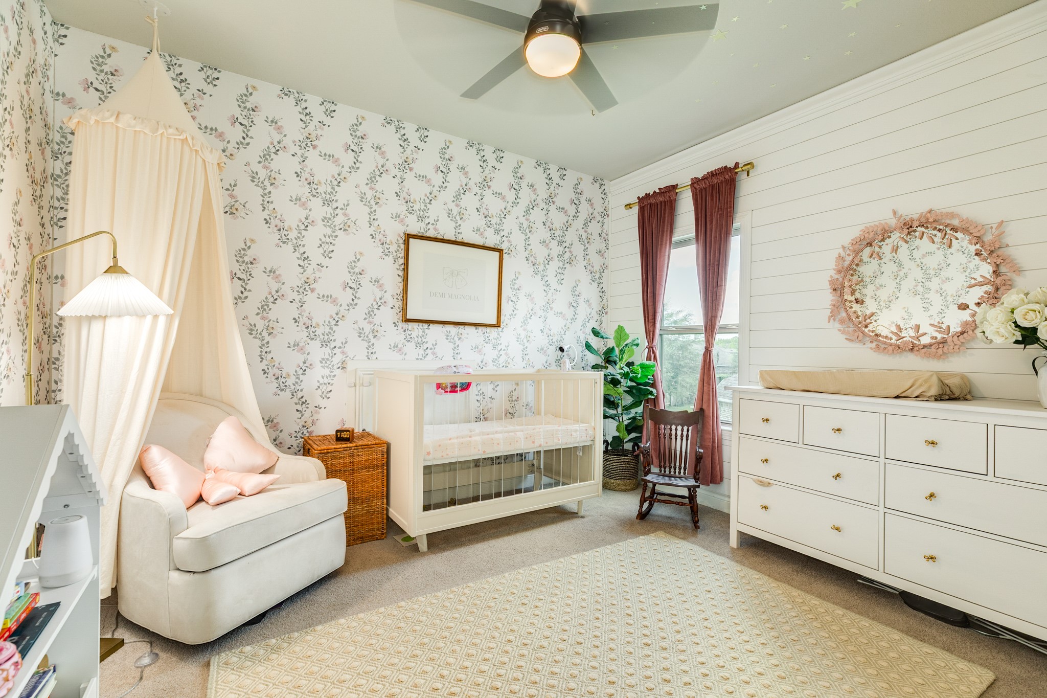 3706 Arpa Street Rosharon, TX 77583 - Photo 23 of 50 a living room with furniture and a potted plant