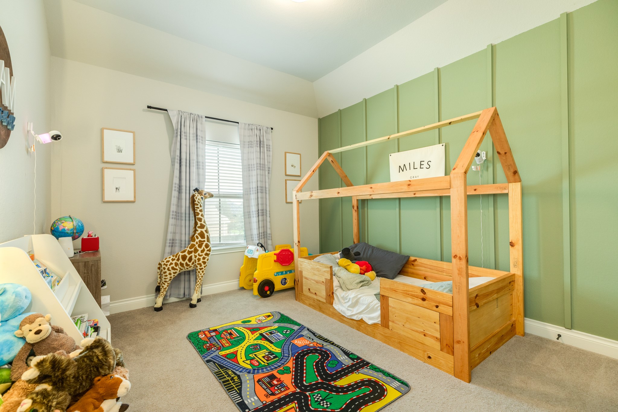 3706 Arpa Street Rosharon, TX 77583 - Photo 28 of 50 a bed room with furniture and a window