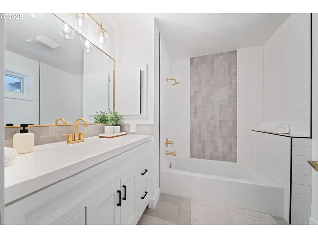 $966,000 | 42600 East Larch Mountain Road, Corbett, OR 97019