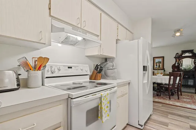 a view of kitchen with washer and dryer