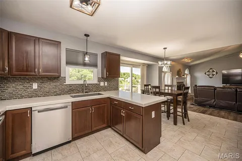 $375,000 | 1167 Winter Park Drive, Fenton, MO 63026