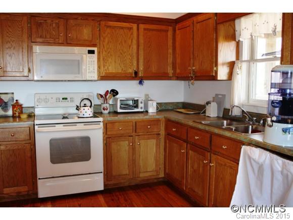 376 Piney Gate Road Saluda, NC 28773 - Photo 6 of 16 Gallery Image 6