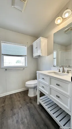 $279,999 | 1545 County Road 665, Devine, TX 78016