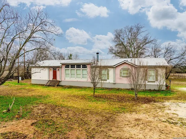 $279,999 | 1545 County Road 665, Devine, TX 78016