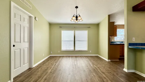 $279,999 | 1545 County Road 665, Devine, TX 78016