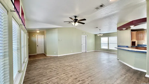 $279,999 | 1545 County Road 665, Devine, TX 78016
