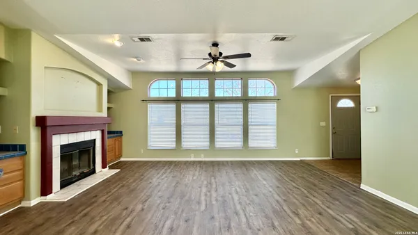 $279,999 | 1545 County Road 665, Devine, TX 78016